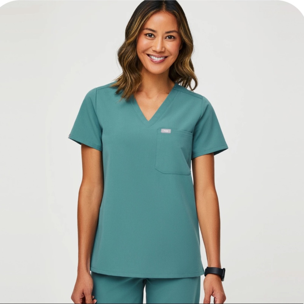 FIGS hydrogreen Catarina one pocket top